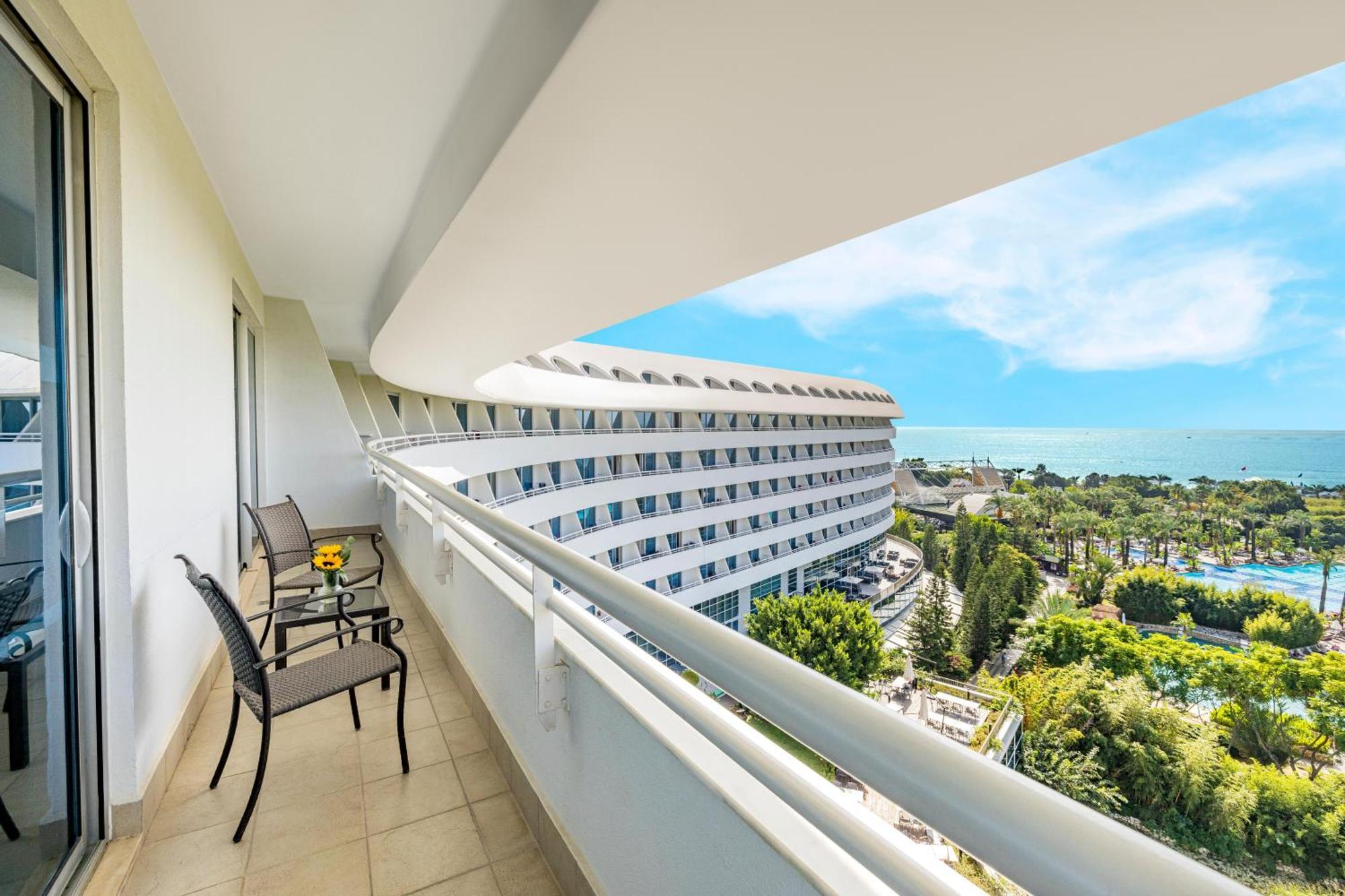 Concorde De Luxe Resort Antália Exterior foto Balcony of a hotel room