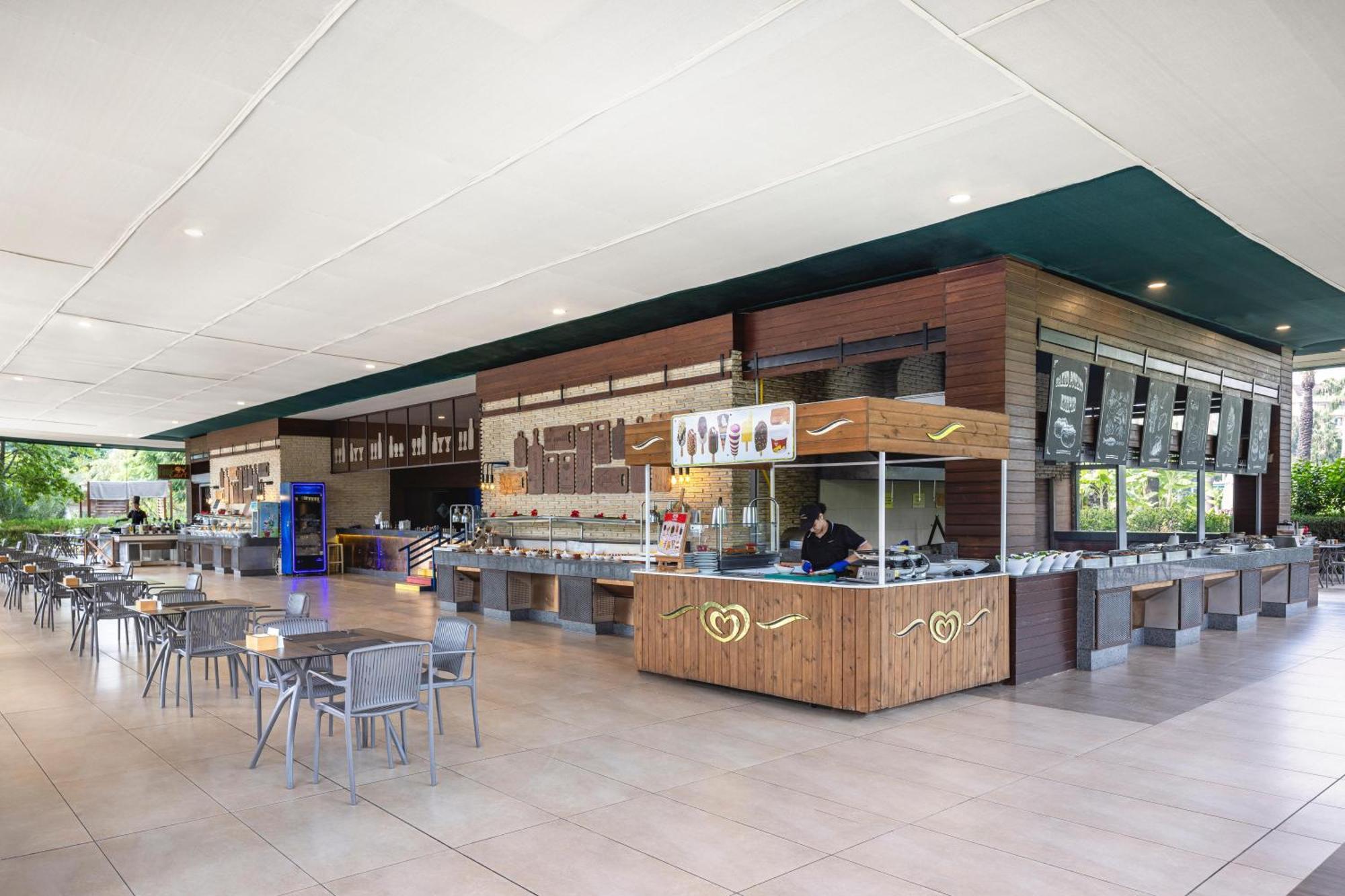 Concorde De Luxe Resort Antália Exterior foto The dining hall at the University of the Sunshine Coast