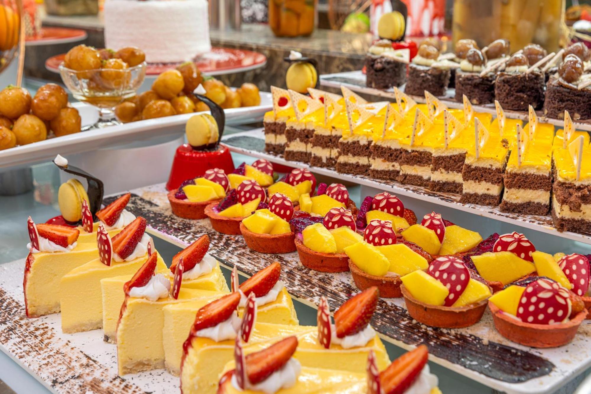 Concorde De Luxe Resort Antália Exterior foto A dessert buffet