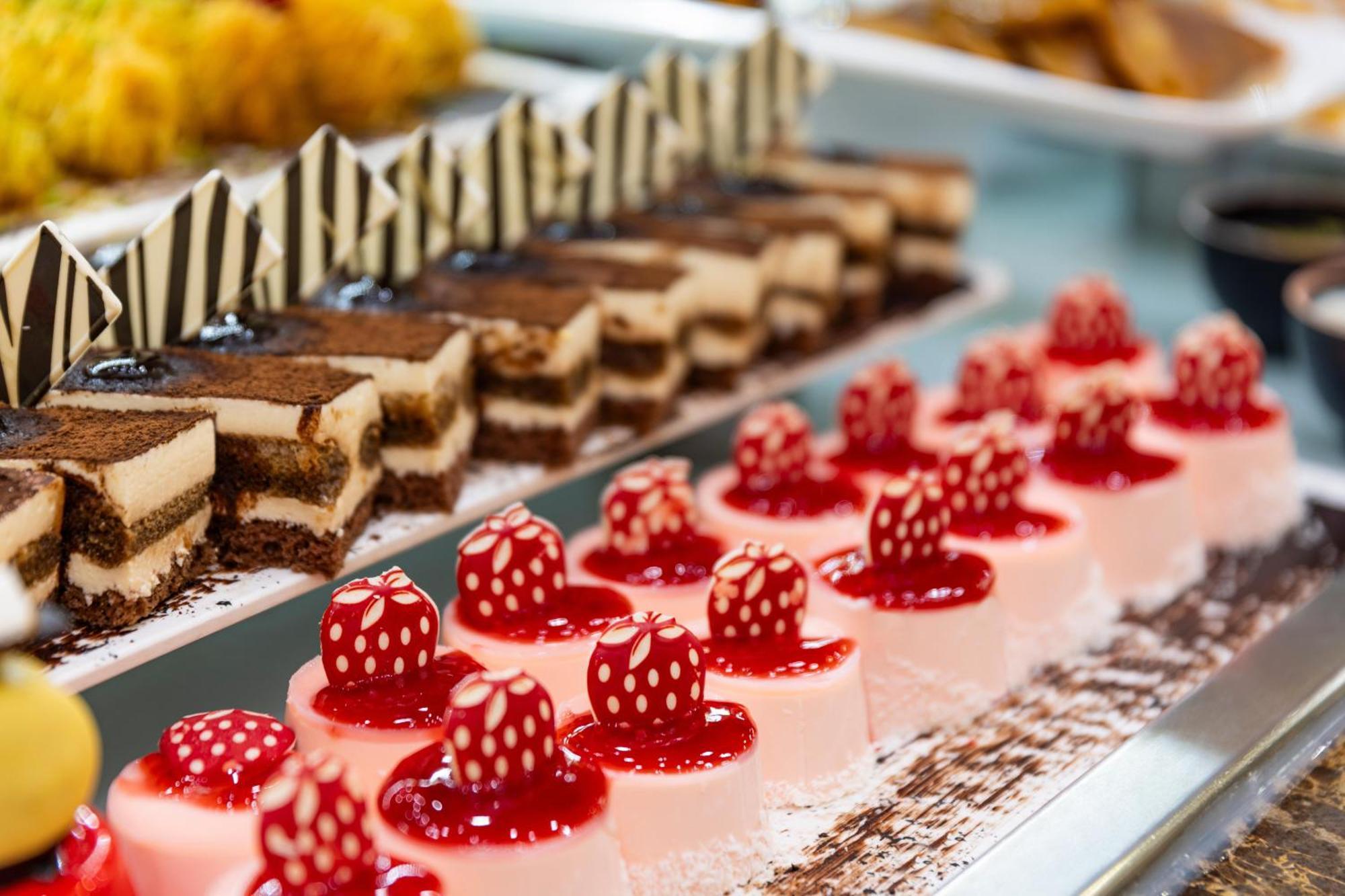 Concorde De Luxe Resort Antália Exterior foto Desserts