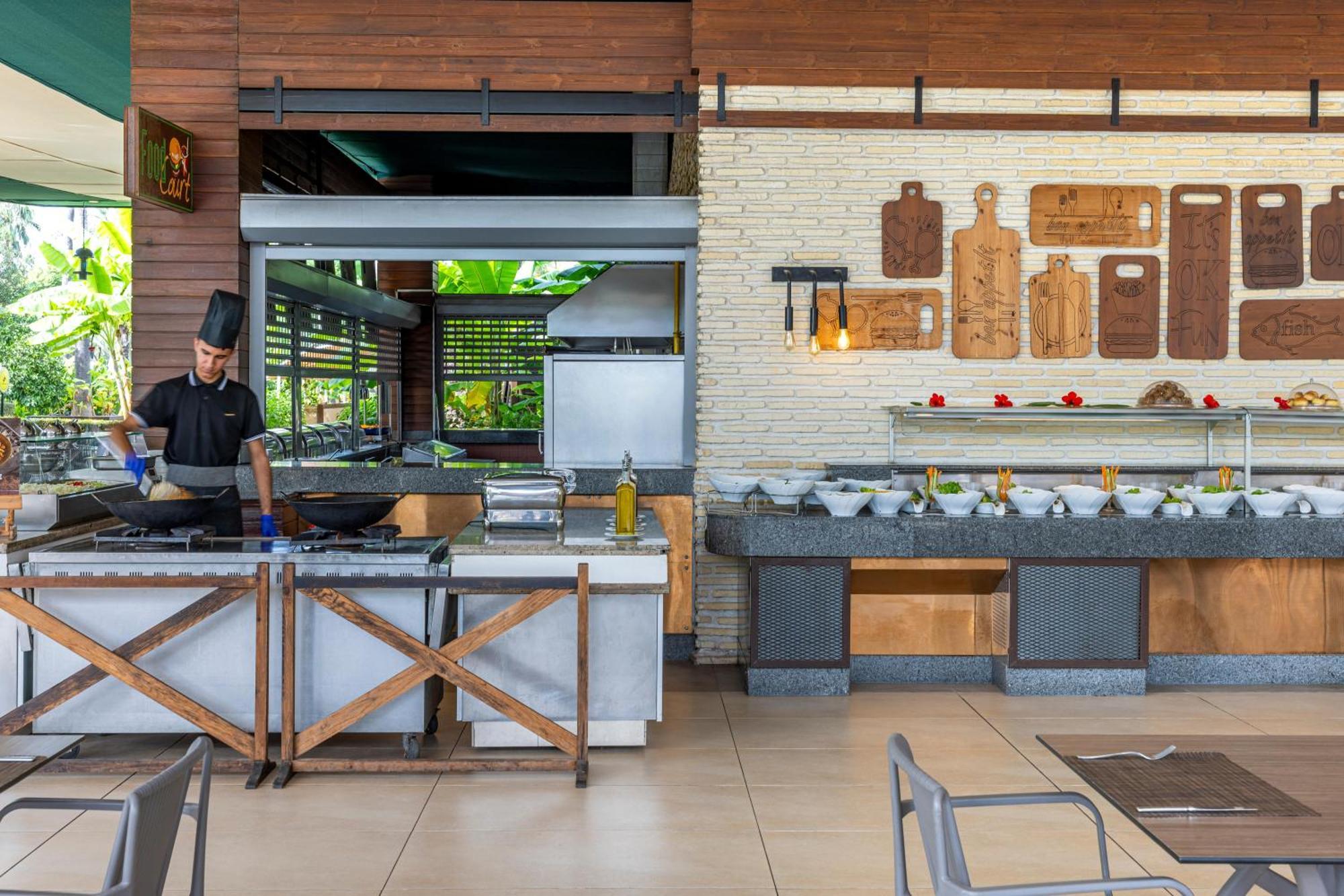 Concorde De Luxe Resort Antália Exterior foto Live Kitchen at the hotel